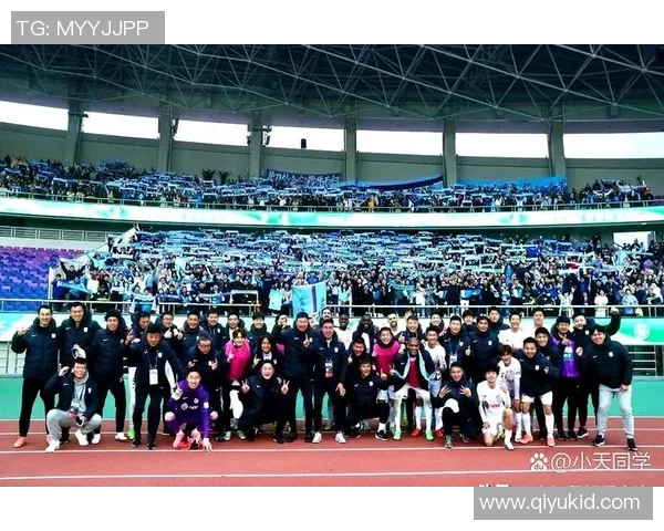 深圳足球队配合引发热议球迷对战术执行和团队默契的不同看法